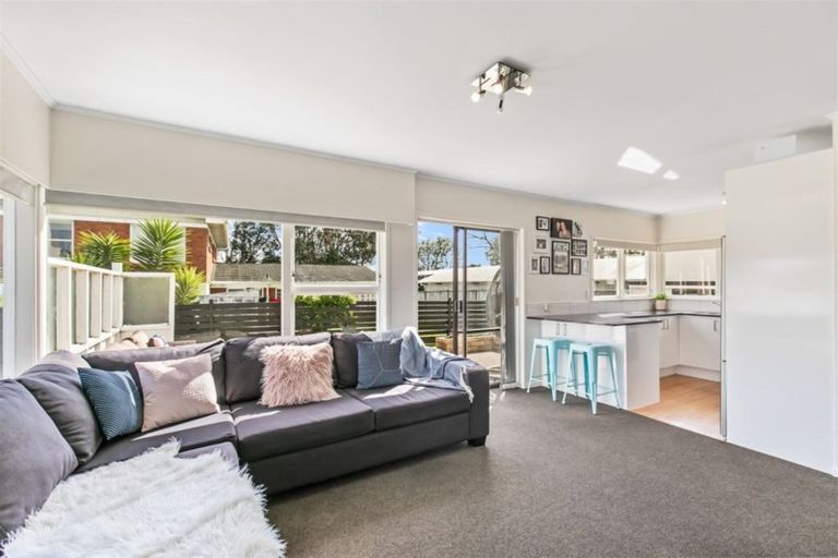 Photo of property in 1/38 Shakespeare Road, Milford, Auckland, 0620