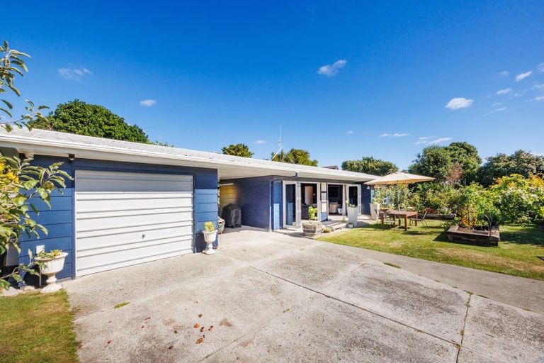 Photo of property in 16 Mudgway Place, Awapuni, Palmerston North, 4412