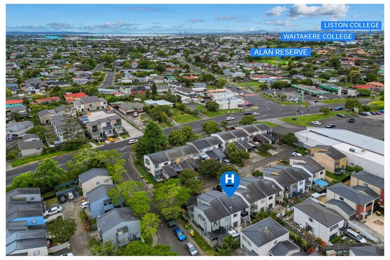Photo of property in 35 Rakich Place, Henderson, Auckland, 0612