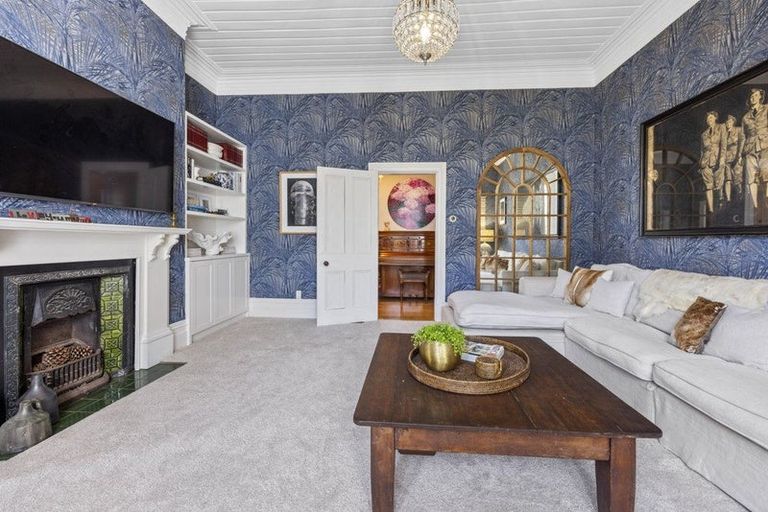 Photo of property in 329 Mangorei Road, Merrilands, New Plymouth, 4312