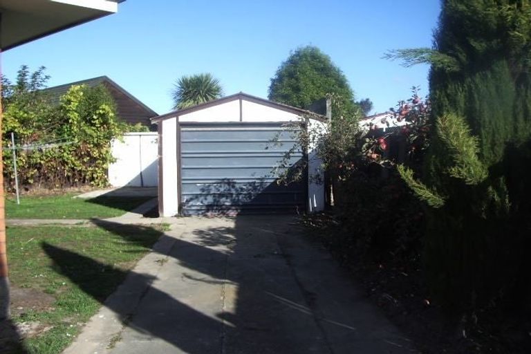 Photo of property in 24 La Perouse Place, Northcote, Christchurch, 8052