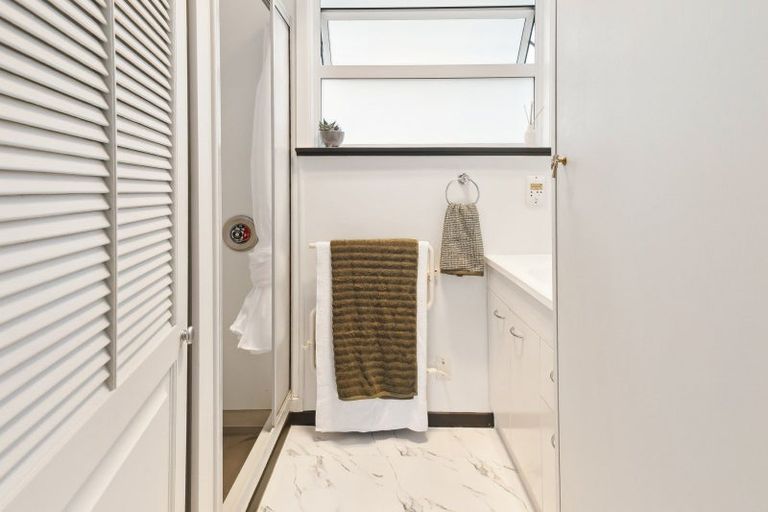 Photo of property in 45 Victory Crescent, Tawa, Wellington, 5028