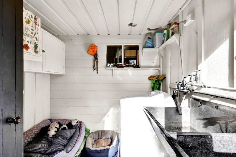 Photo of property in 37 Ballance Street, Lower Vogeltown, New Plymouth, 4310