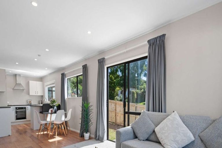 Photo of property in 1/17 Sturm Avenue, Massey, Auckland, 0614