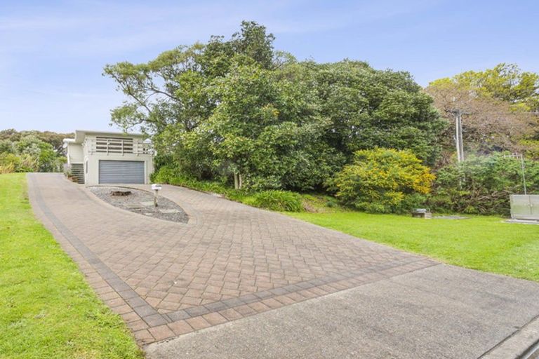 Photo of property in 66 Renown Road, Raumati South, Paraparaumu, 5032