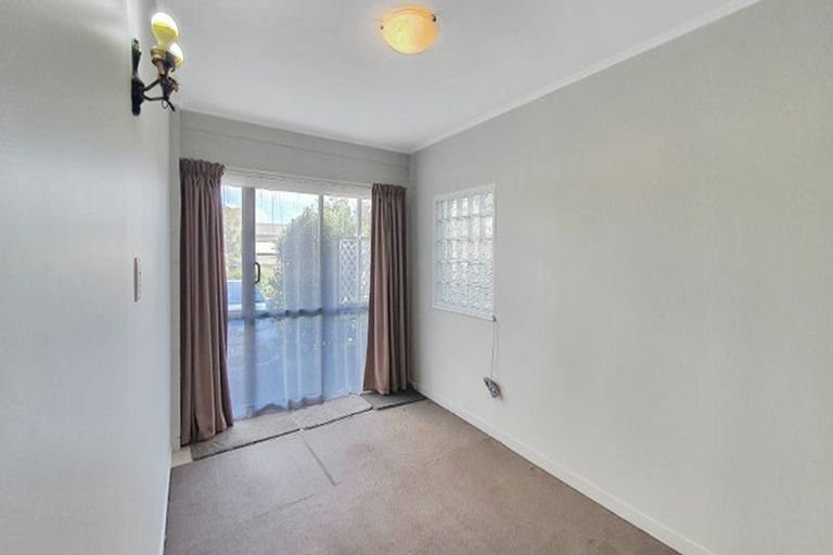 Photo of property in 108 Reeves Road, Pakuranga Heights, Auckland, 2010