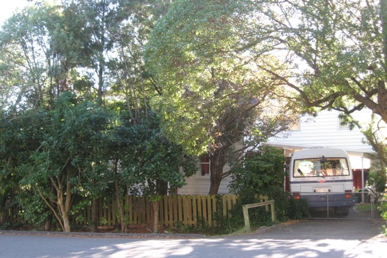 Photo of property in 3 Rona Street, Eastbourne, Lower Hutt, 5013