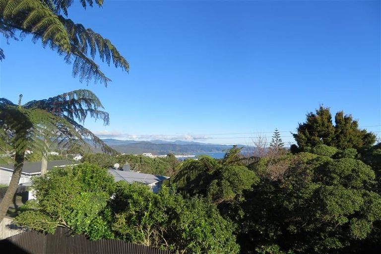 Photo of property in 2 Martin Grove, Normandale, Lower Hutt, 5010