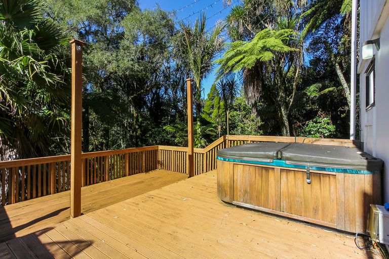 Photo of property in 21 Kauri Loop Road, Oratia, Auckland, 0604