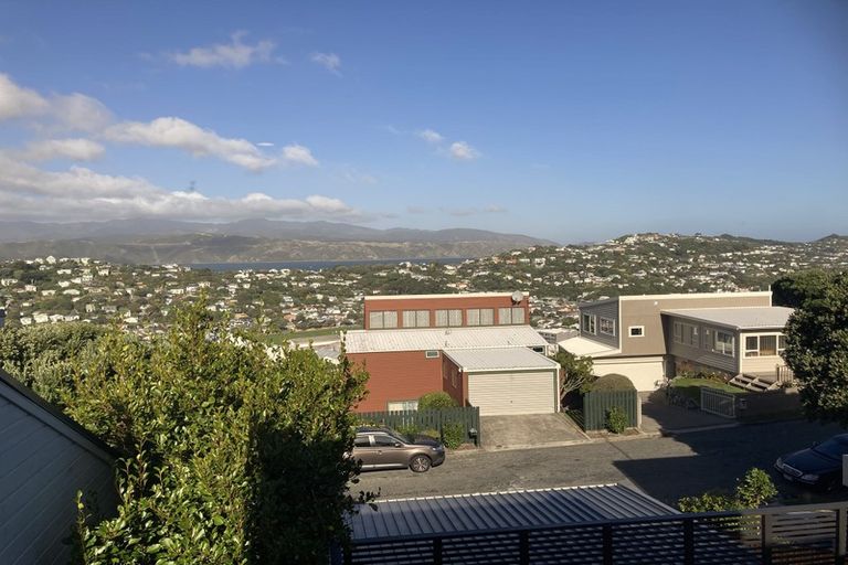 Photo of property in 13 Cobar Close, Maupuia, Wellington, 6022