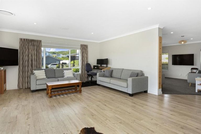 Photo of property in 35 Margaret Shields Avenue, Aotea, Porirua, 5024