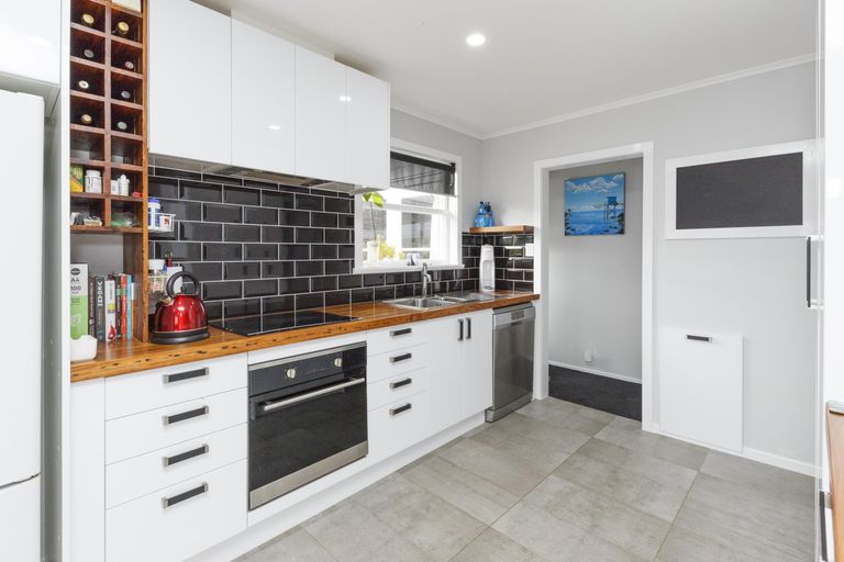 Photo of property in 10 Pitama Road, Awapuni, Palmerston North, 4412