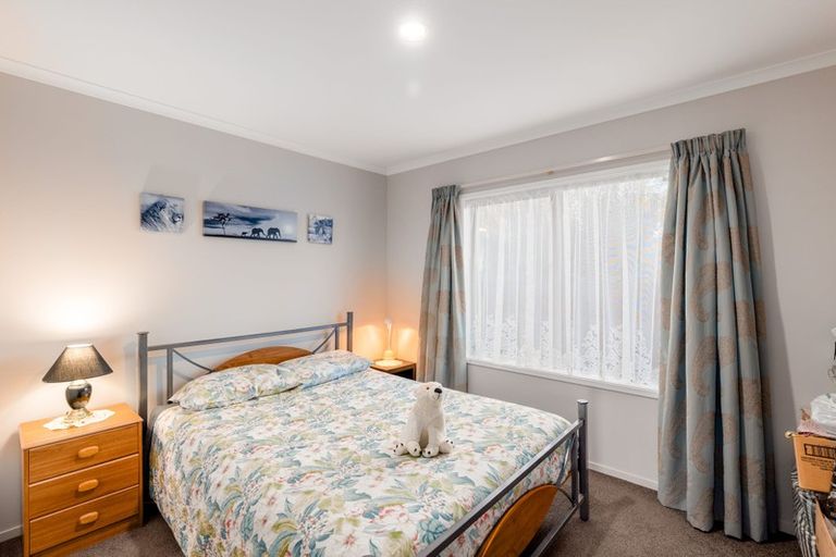 Photo of property in 238 Wainoni Road, Avondale, Christchurch, 8061