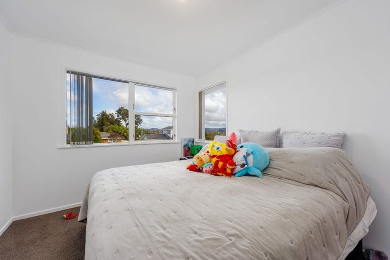 Photo of property in 9 Grimshaw Place, Henderson, Auckland, 0612