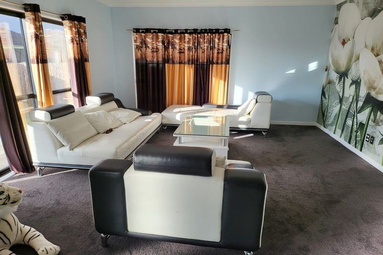 Photo of property in 69a Manuroa Road, Takanini, 2112