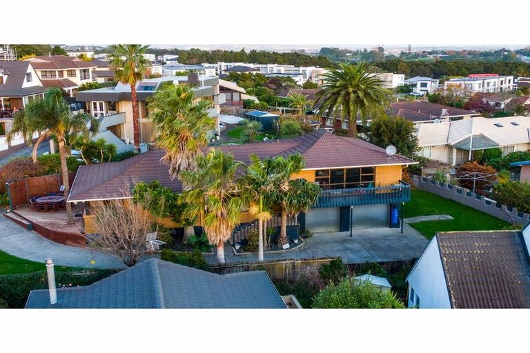 Photo of property in 10 Sophora Place, Totara Heights, Auckland, 2105