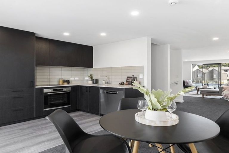 Photo of property in 33 John Street, Stokes Valley, Lower Hutt, 5019