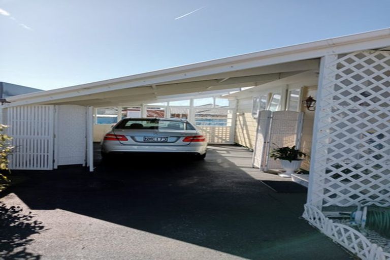 Photo of property in 11 Iredale Road, Hawera, 4610