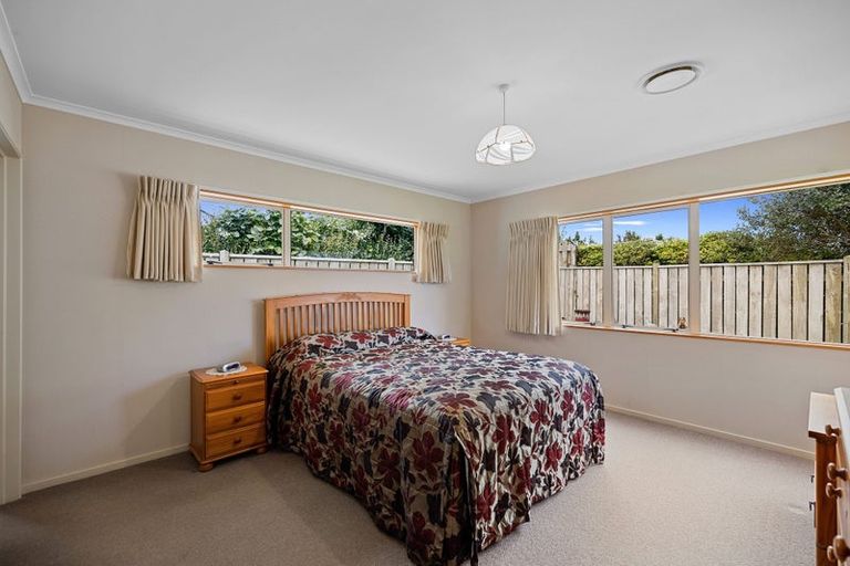Photo of property in 3c Larsen Place, Merrilands, New Plymouth, 4312