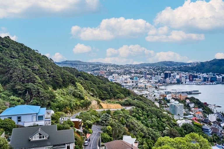 Photo of property in 24 Robieson Street, Roseneath, Wellington, 6011