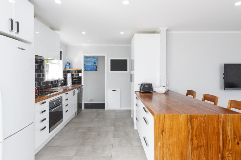 Photo of property in 10 Pitama Road, Awapuni, Palmerston North, 4412
