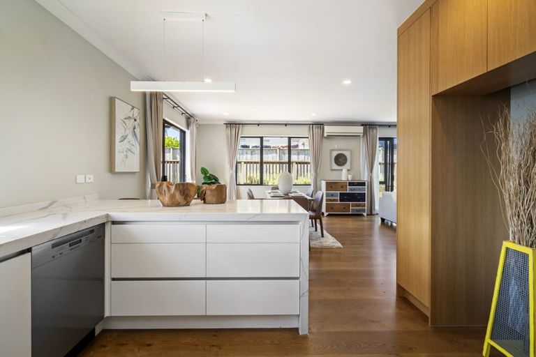 Photo of property in 17 Oak Bark Drive, Schnapper Rock, Auckland, 0632