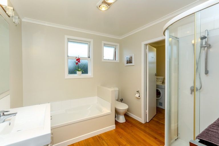 Photo of property in 246 Huatoki Street, Upper Vogeltown, New Plymouth, 4310