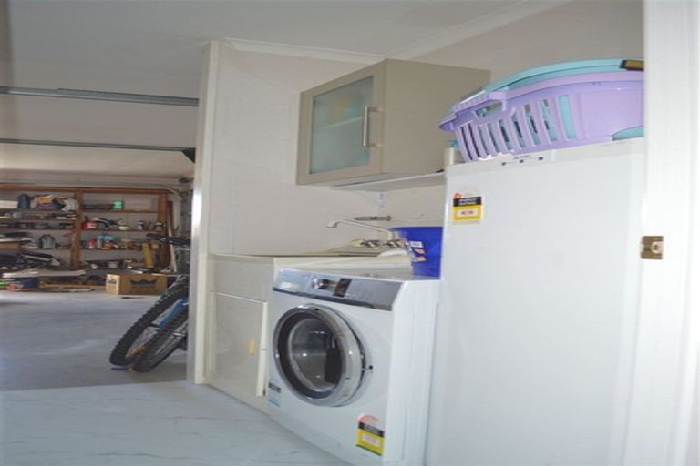 Photo of property in 47 Palmcrest Grove, Highland Park, Auckland, 2010