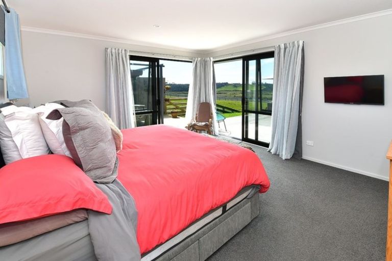 Photo of property in 137 Tuparekura Road, South Head, Helensville, 0874