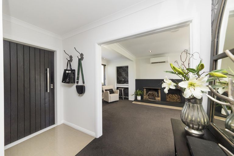 Photo of property in 34 Churchill Avenue, Hokowhitu, Palmerston North, 4410