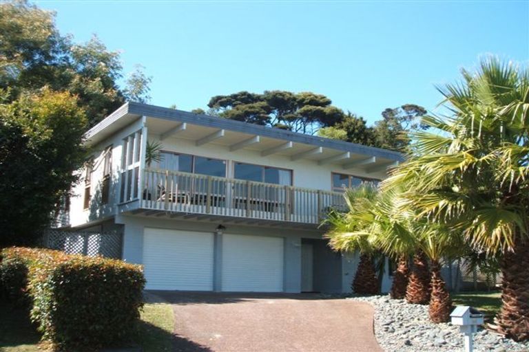 Photo of property in 55 Chatswood Grove, Chatswood, Auckland, 0626