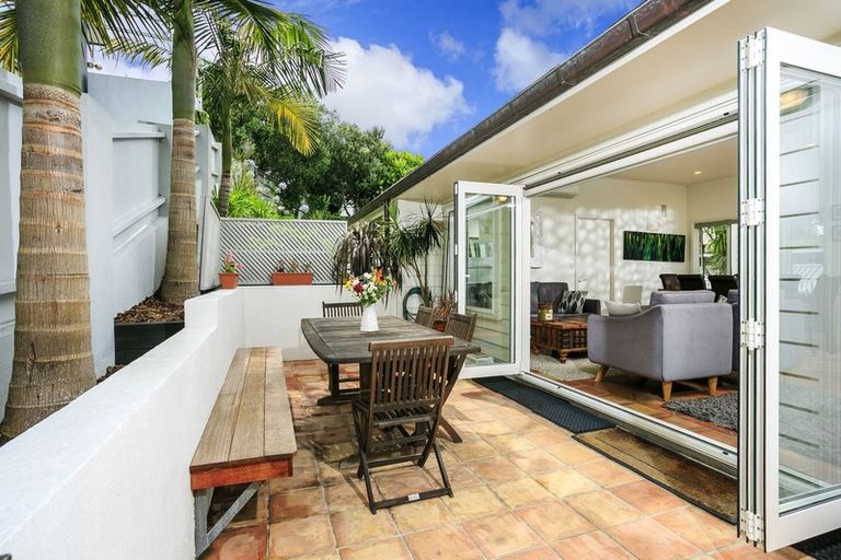 Photo of property in 41c Seaview Avenue, Northcote, Auckland, 0627