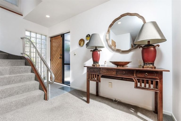 Photo of property in 2/11 Seaview Road, Castor Bay, Auckland, 0620