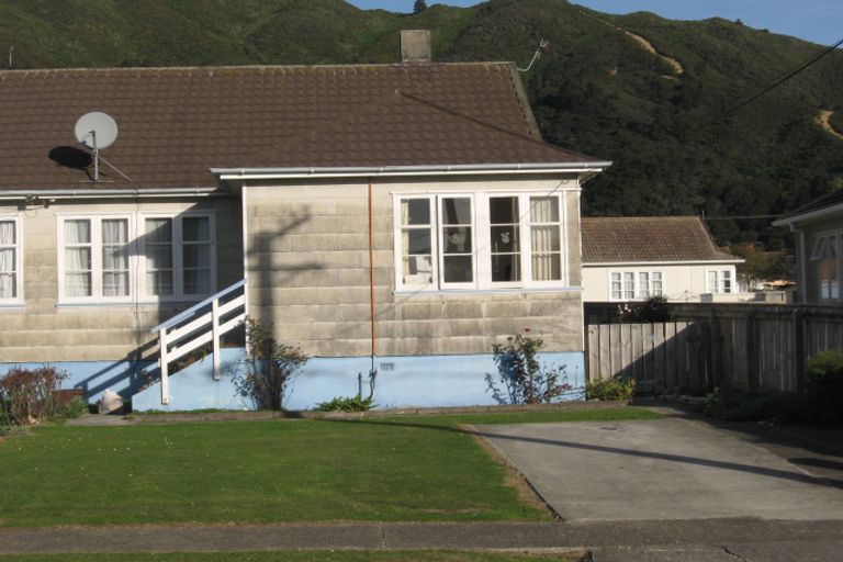 Photo of property in 15 Collett Street, Naenae, Lower Hutt, 5011