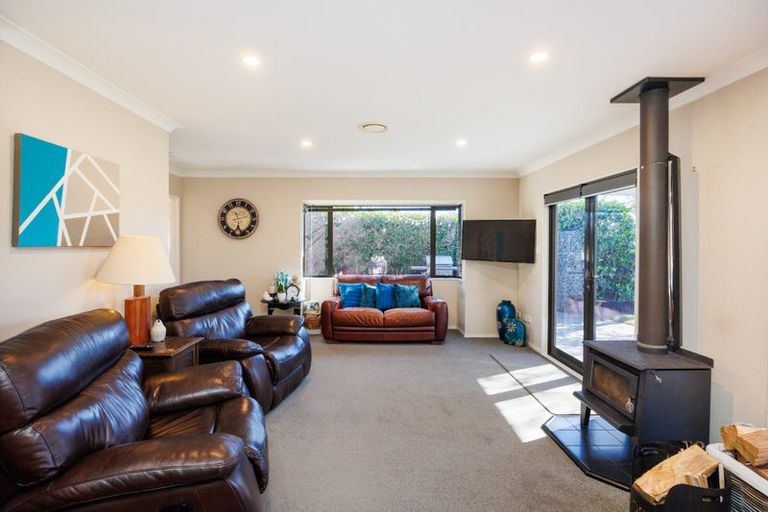 Photo of property in 3 Sunshine Place, Kelvin Grove, Palmerston North, 4414