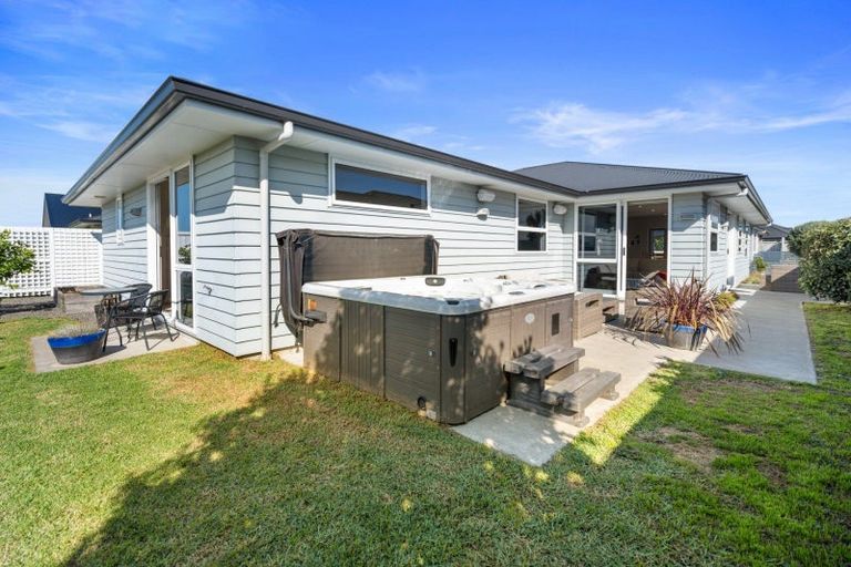 Photo of property in 69 Harding Drive, Papamoa Beach, Papamoa, 3118