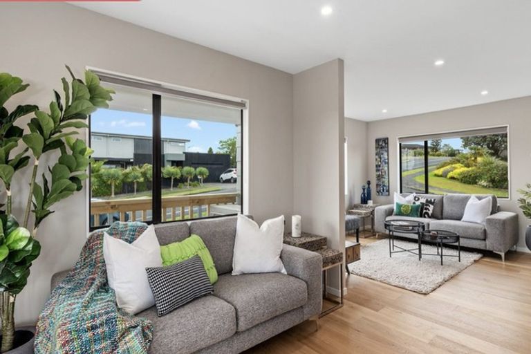 Photo of property in 168 Luckens Road, West Harbour, Auckland, 0618
