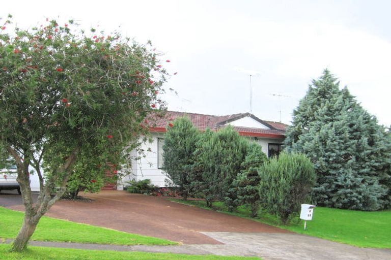 Photo of property in 2/56 Sandgate Avenue, Botany Downs, Auckland, 2010