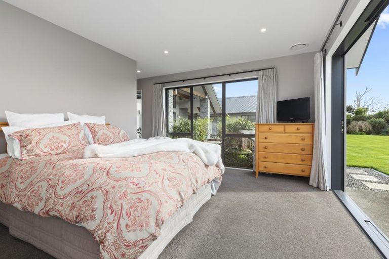 Photo of property in 98 Bushlake Way, Kingseat, Papakura, 2580