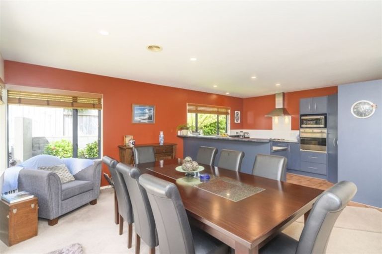 Photo of property in 11 Ruapehu Drive, Fitzherbert, Palmerston North, 4410