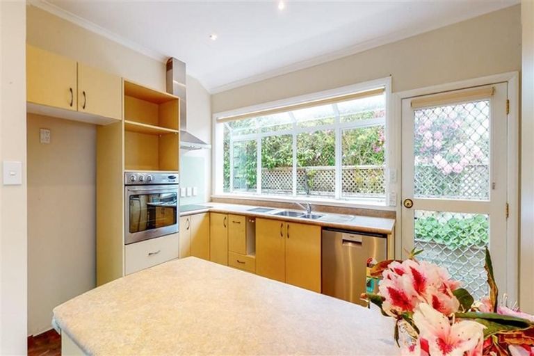 Photo of property in 6 Station Road, Khandallah, Wellington, 6035