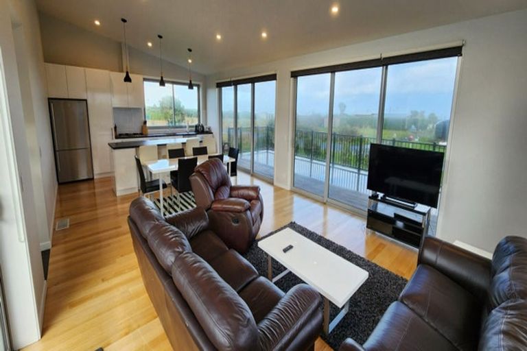 Photo of property in 58 Anglers Avenue, Warea, New Plymouth, 4381