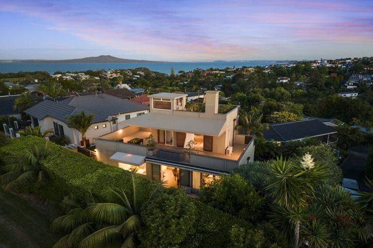 Photo of property in 27a Peter Terrace, Castor Bay, Auckland, 0620