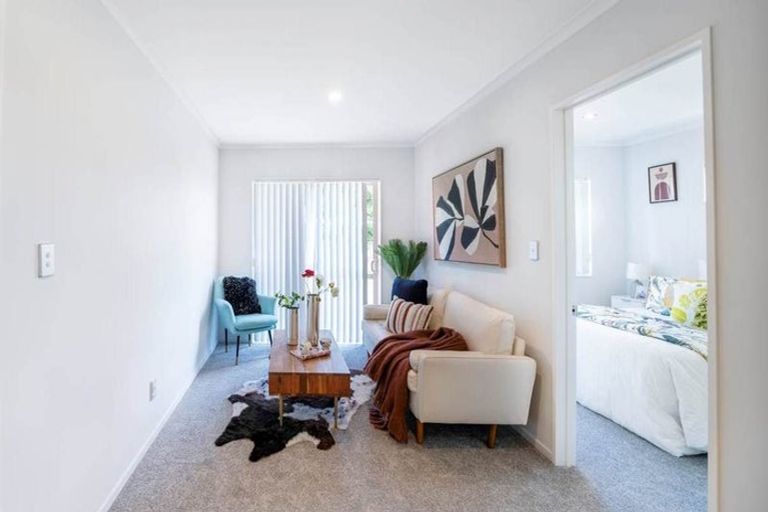 Photo of property in 10 Hornbill Drive, Fairview Heights, Auckland, 0632