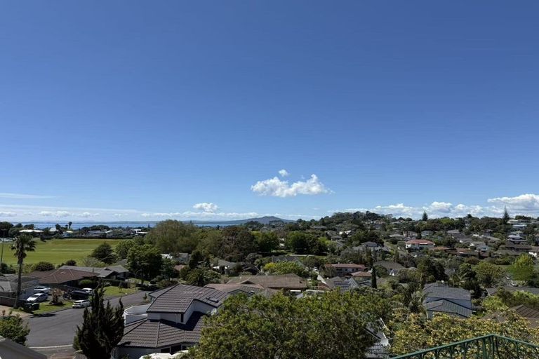 Photo of property in 28 Ronald Macken Place, Windsor Park, Auckland, 0632