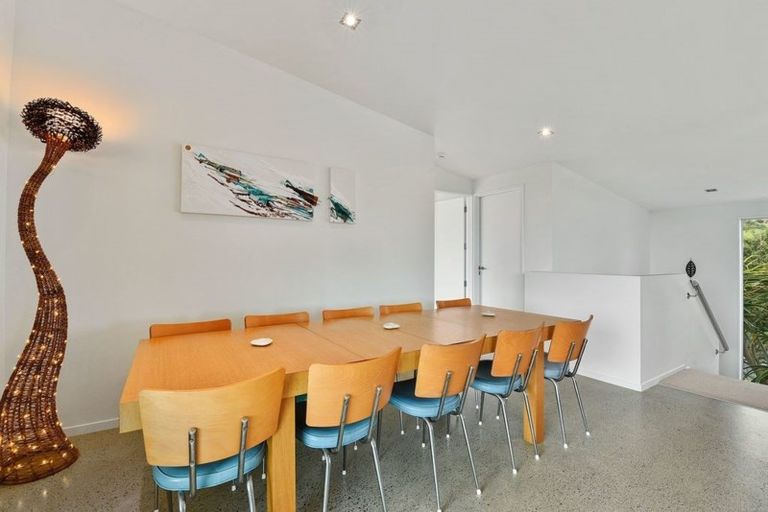 Photo of property in 32 Taumata Road, Omaha, 0986