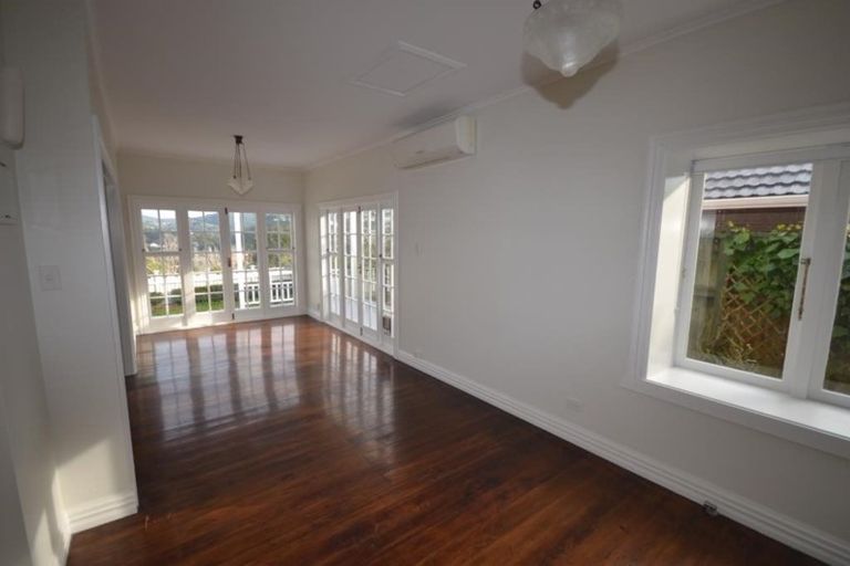 Photo of property in 43 Trelissick Crescent, Ngaio, Wellington, 6035