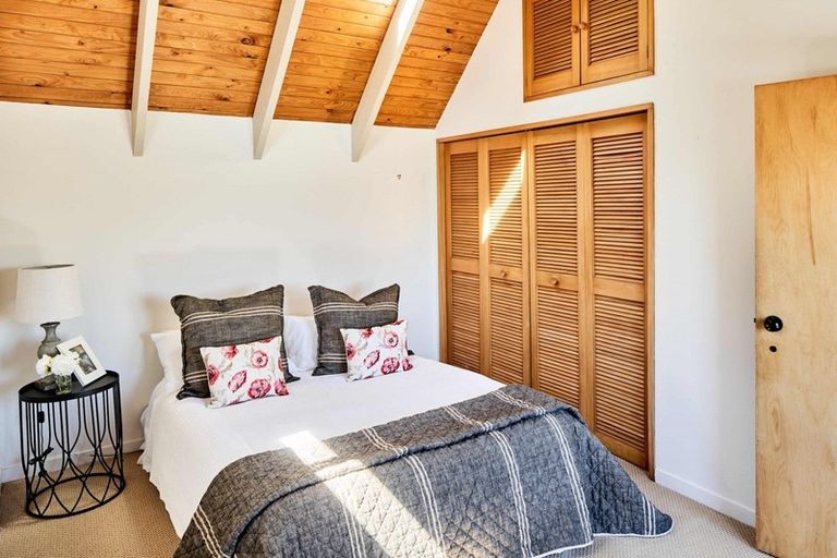 Photo of property in 21 Moana Road, Plimmerton, Porirua, 5026