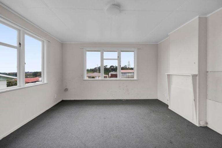 Photo of property in 103 Riversdale Drive, Merrilands, New Plymouth, 4312