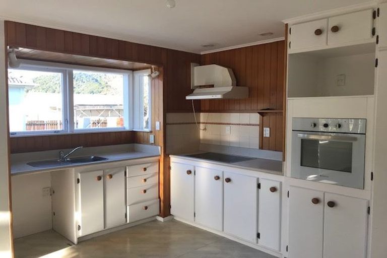 Photo of property in 28 Churton Crescent, Taita, Lower Hutt, 5011